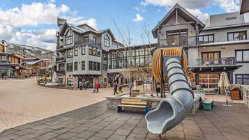 Children’s play area – outdoor