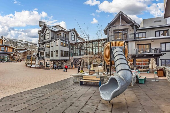 Children’s play area – outdoor