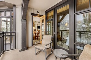 Luxury Condo, 3 Bedrooms, Mountain View | Balcony