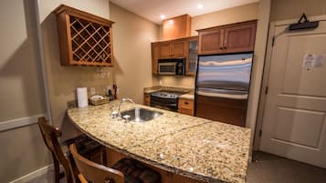 Executive Suite, 1 Bedroom | Private kitchen | Full-sized fridge, microwave, oven, stovetop