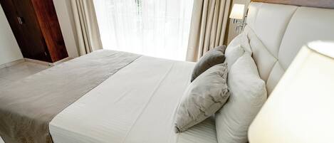 ジュニア ダブルルーム ダブルベッド 2 台 シティビュー タワー | 高級寝具、ピロートップベッド、客室ごとに異なるインテリア、デスク