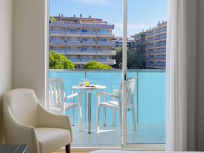 Caja de seguridad en la habitación, escritorio y wifi gratis 