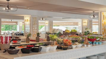 Petit déjeuner, déjeuner et dßner servis sur place