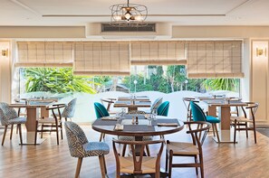 Breakfast, lunch and dinner served - H10 Delfín - Adults Only (Salou)