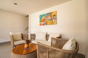 Bangalô Família | Living area | 32-inch TV with satellite channels - Hotel Pipa Atlântico (Tibau do Sul)