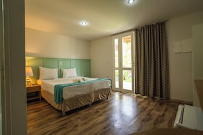 Junior Twin Room | 1 bedroom, minibar, free WiFi, bed sheets