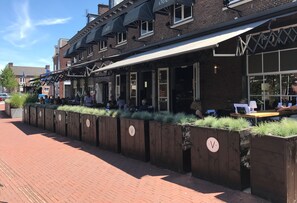 Terrace/patio - Linge Hotel Elst (Elst)