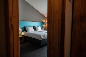 Pillowtop beds, in-room safe, desk, laptop workspace - Linge Hotel Elst (Elst)