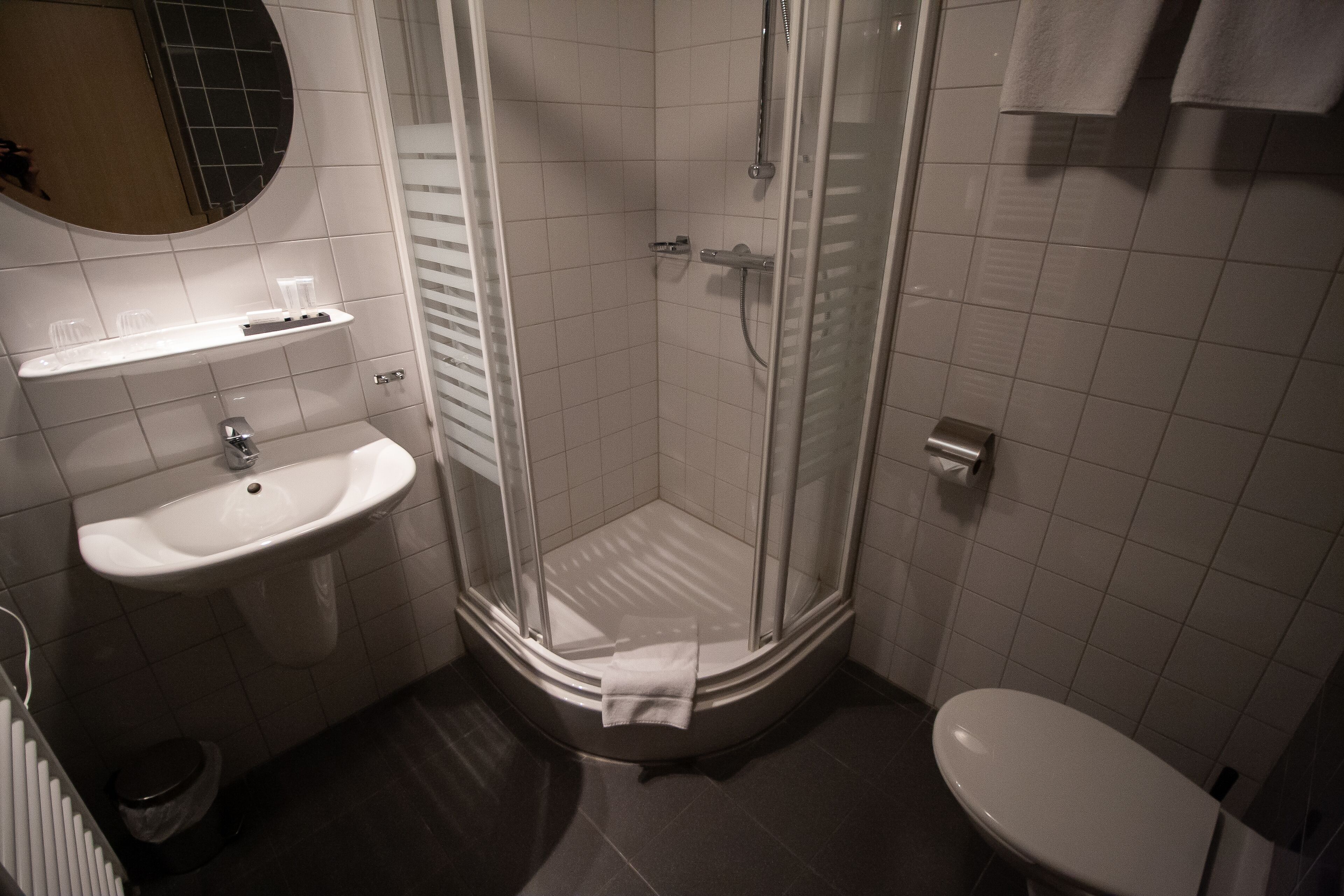 shower, free toiletries, hair dryer, towels