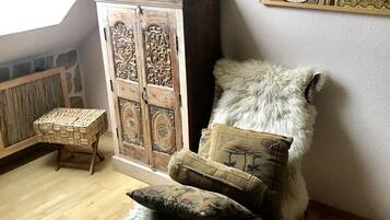 Design Single Room | Hypo-allergenic bedding, individually decorated, desk, free WiFi