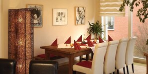 Breakfast and dinner served, local and international cuisine - Landhaus zur alten Gärtnerei (Zossen)