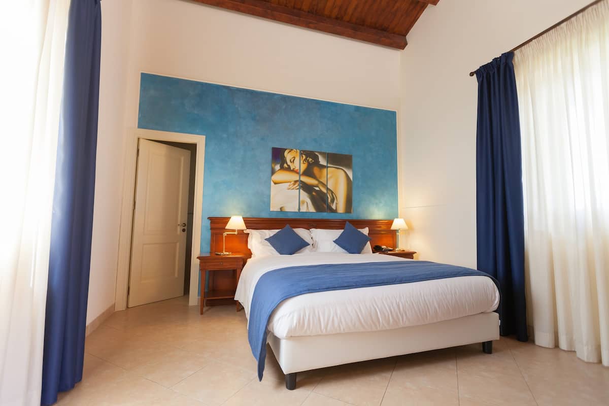 1 habitación, minibar, caja de seguridad en la habitación y escritorio