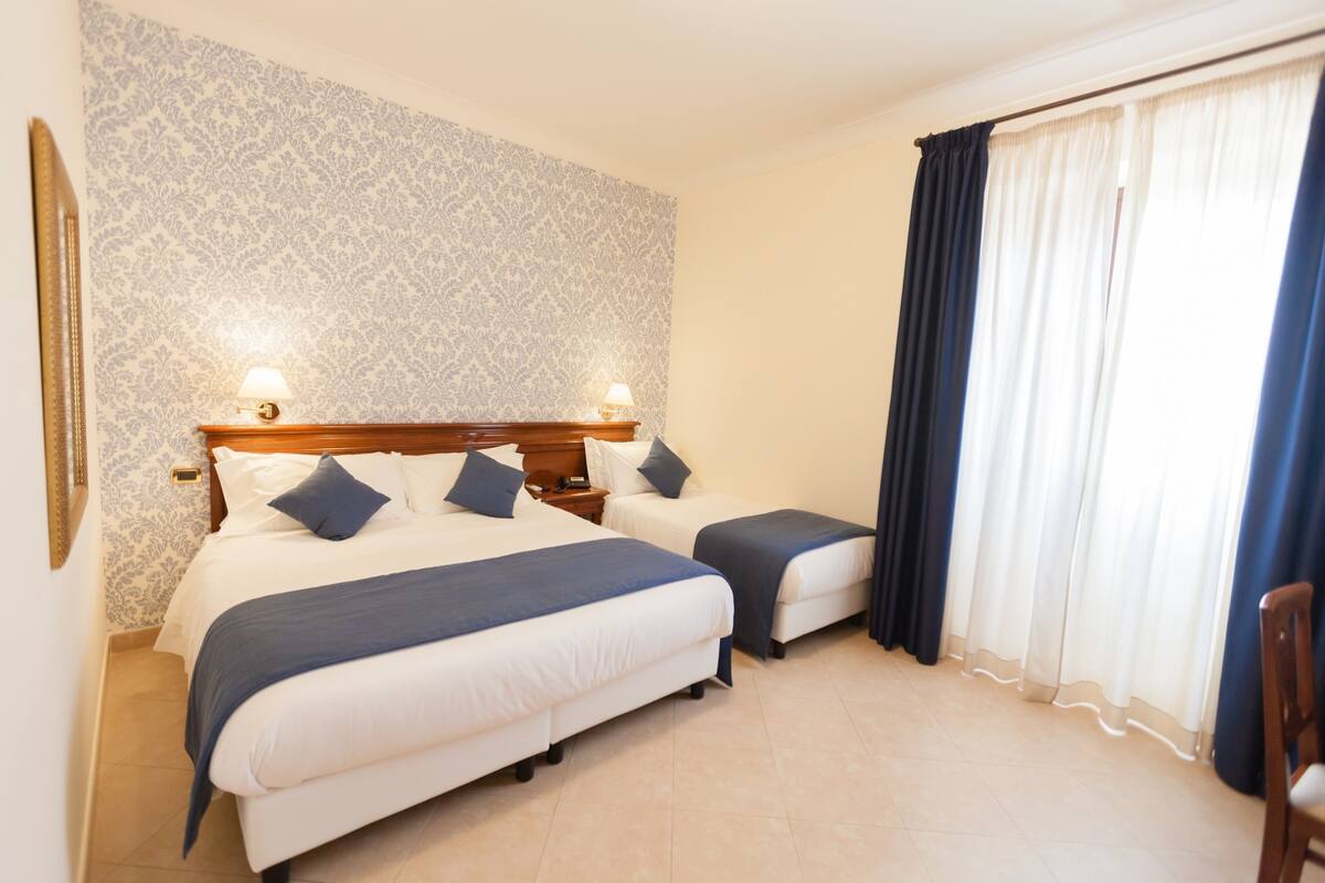 Classic Triple Room | 1 bedroom, minibar, in-room safe, desk