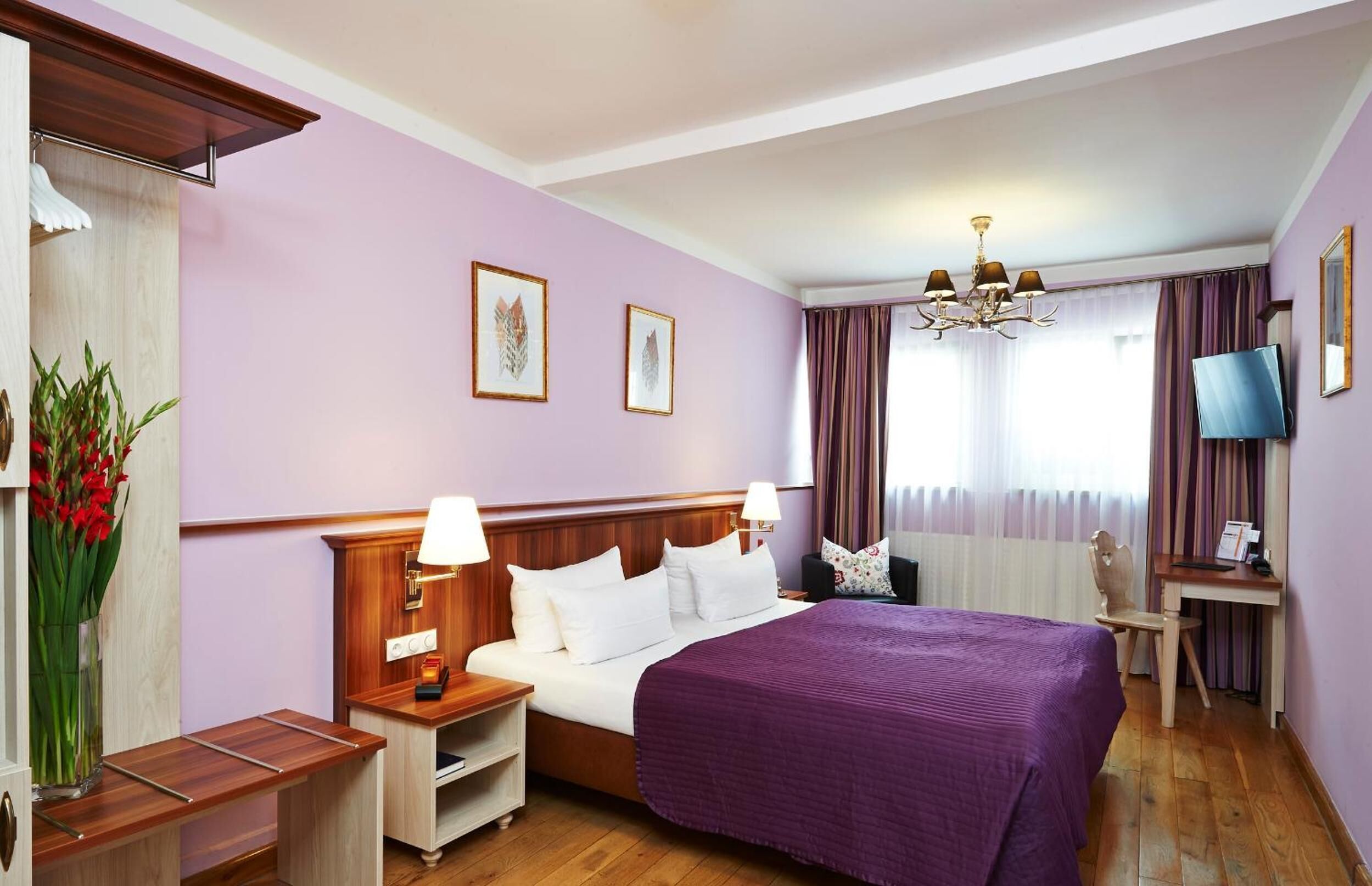 hypo-allergenic bedding, minibar, in-room safe, desk