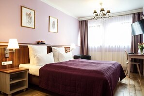 Hypo-allergenic bedding, minibar, in-room safe, desk