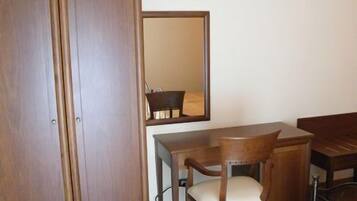 Double or Twin Room | In-room safe, desk, cribs/infant beds, rollaway beds