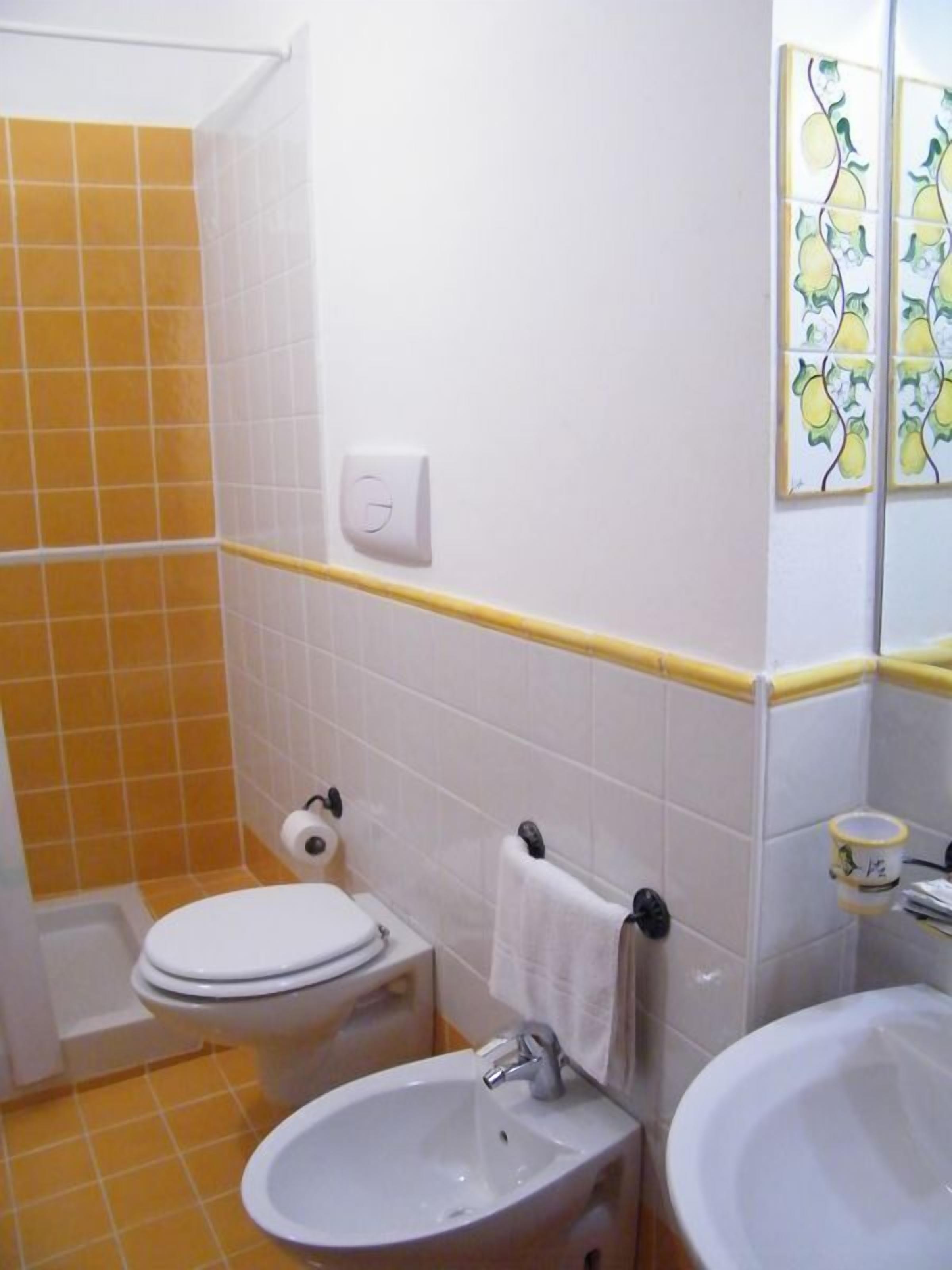 Double or Twin Room | Bathroom | Shower, hair dryer