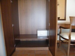 Habitación con 1 cama doble o 2 individuales | Caja fuerte