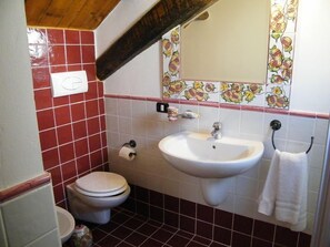 Double or Twin Room | Bathroom | Shower, hair dryer - Salotto di Athena (Agrigento)