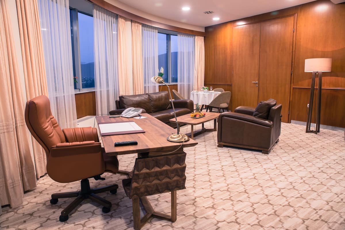 deluxe suite | select comfort beds, minibar, in-room safe, desk