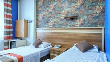 Minibar, caja de seguridad en la habitación y decoración personalizada