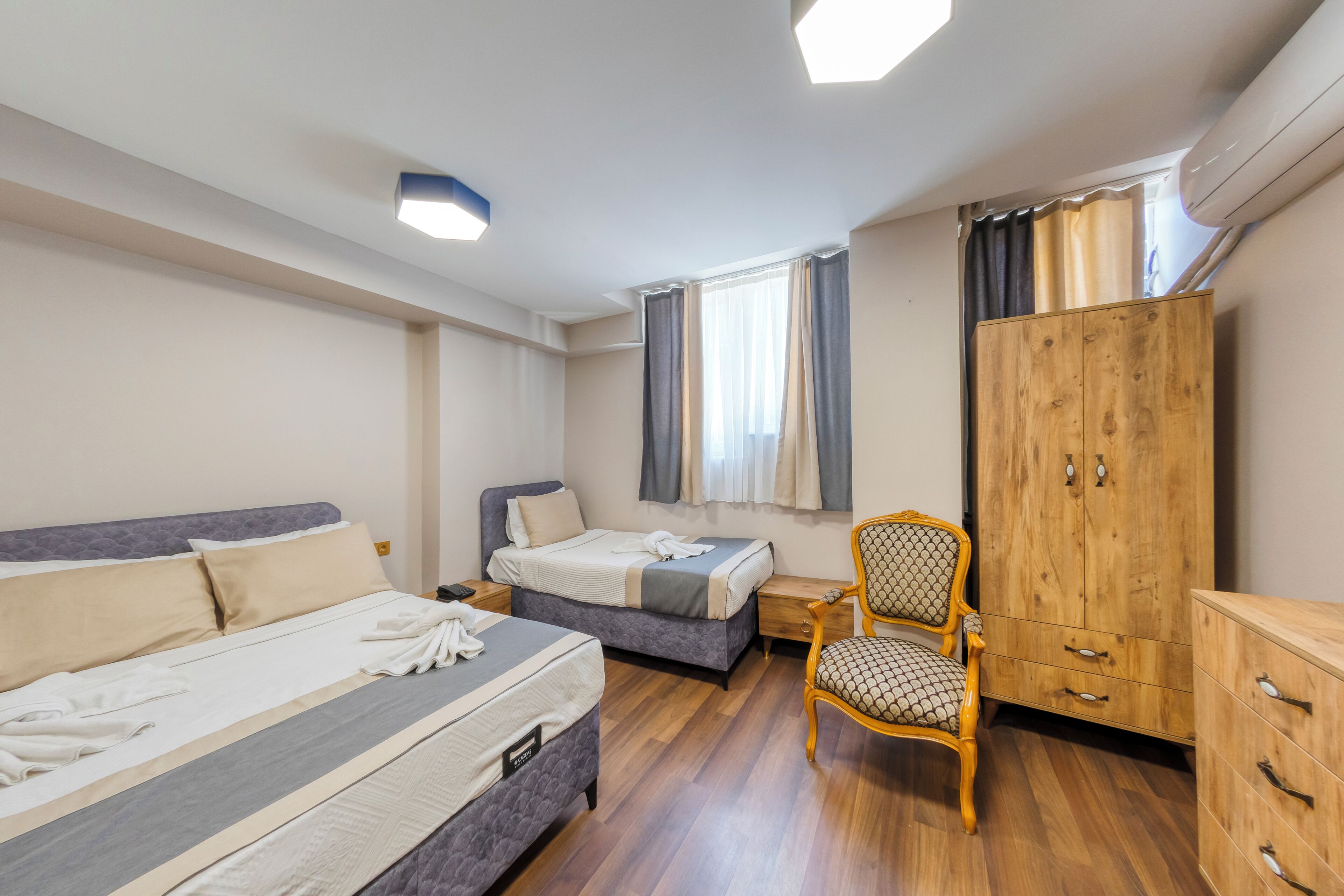 Family Room | Minibar, in-room safe, individually decorated, individually furnished