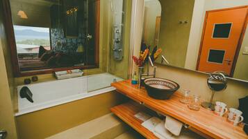 Superior Double Room, Canal View | Bathroom