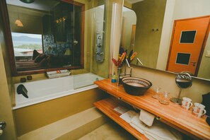 Superior Double Room, Canal View | Bathroom