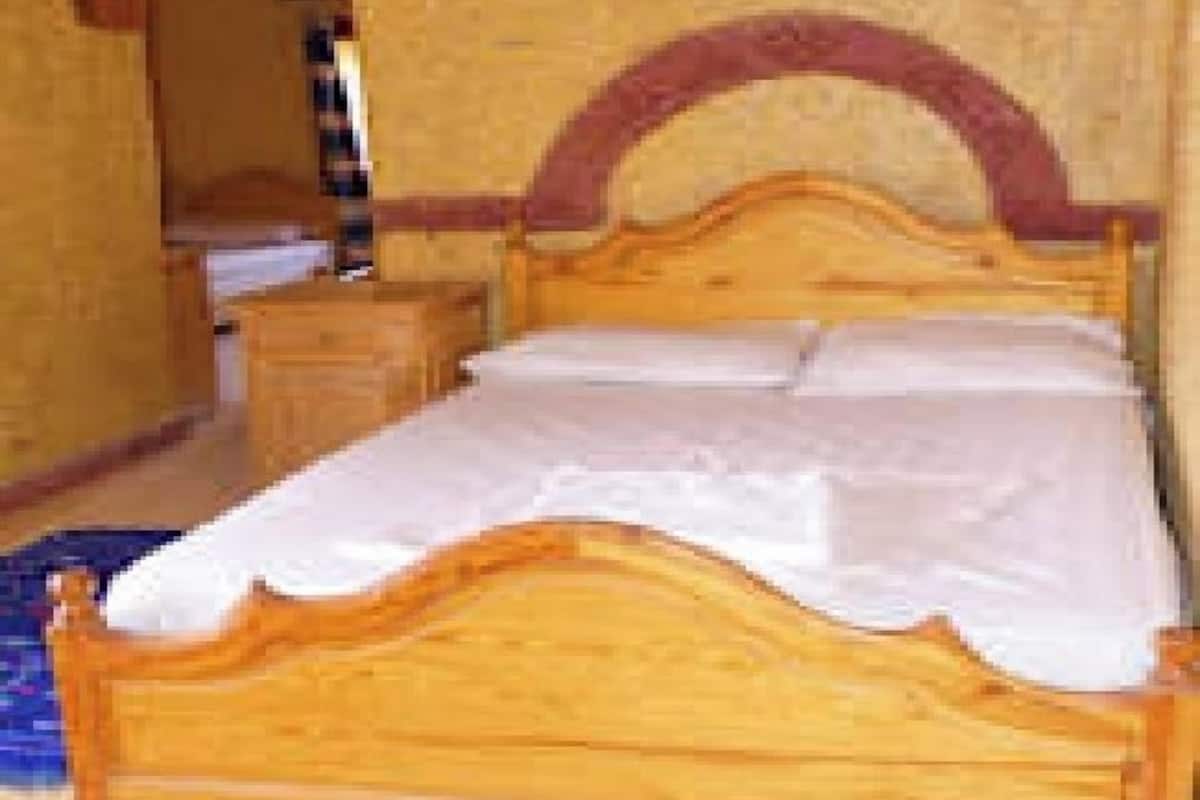 2 bedrooms, individually decorated, iron/ironing board, free WiFi