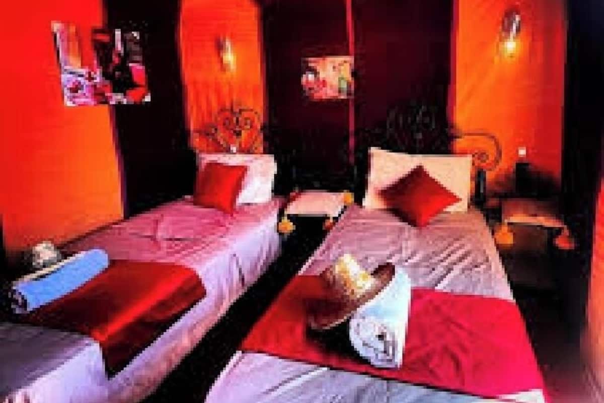 2 bedrooms, individually decorated, iron/ironing board, free WiFi
