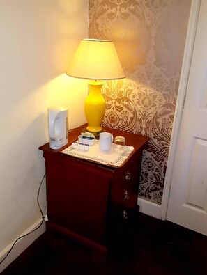 Iron/ironing board, free WiFi - New Oscar (Windsor)