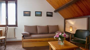 Family Room, 2 Bedrooms | Premium bedding, memory foam beds, in-room safe, individually decorated