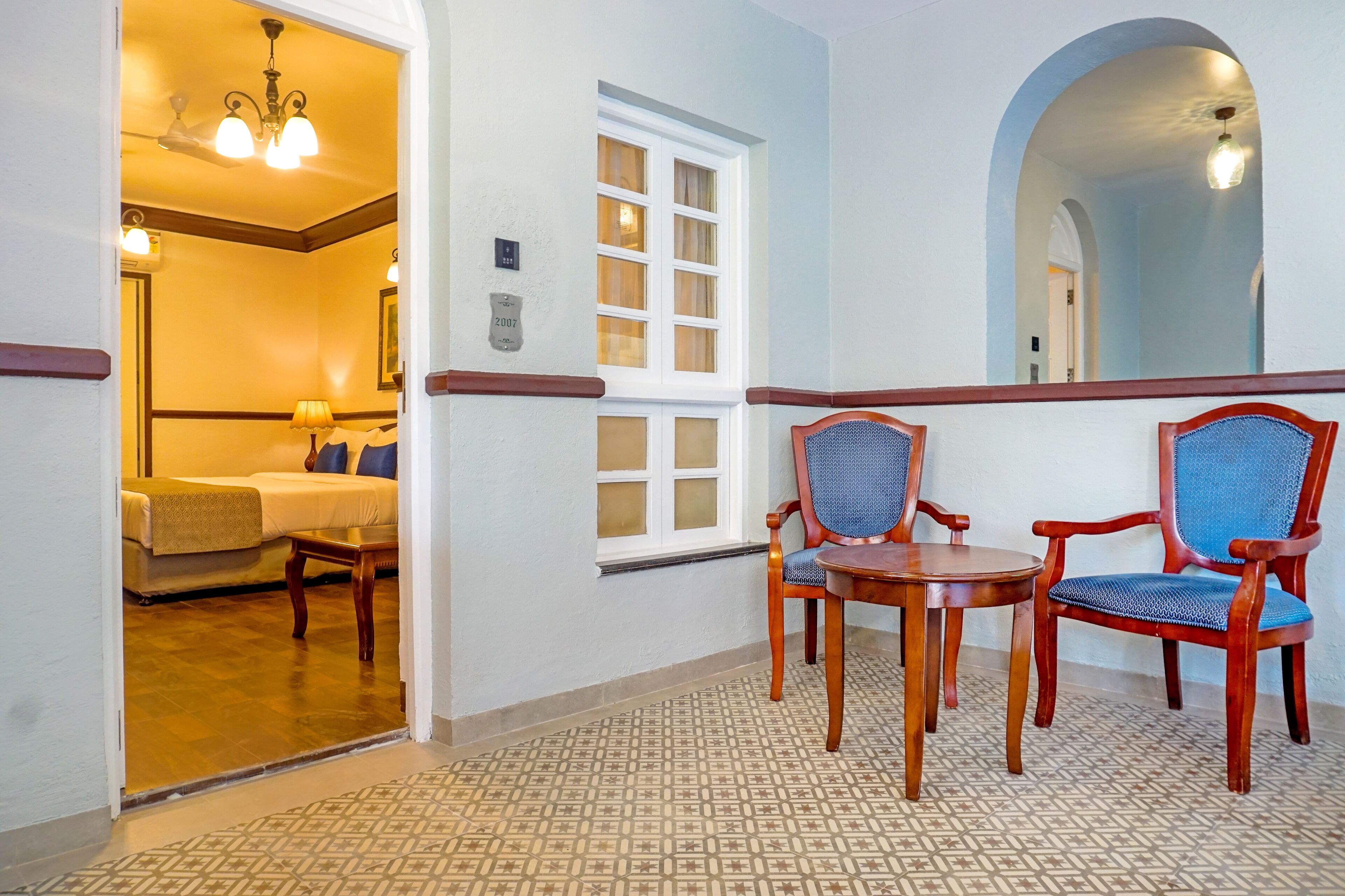 premier room | living area | 32-inch lcd tv with satellite channels, tv