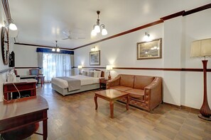 Suite Junior | Seprai katun Mesir, seprai premium, selimut bulu angsa, dan busa memori