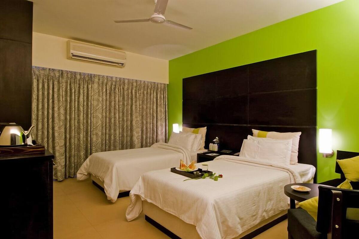 Deluxe Room | Premium bedding, down comforters, memory foam beds, minibar