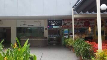 Pintu masuk properti