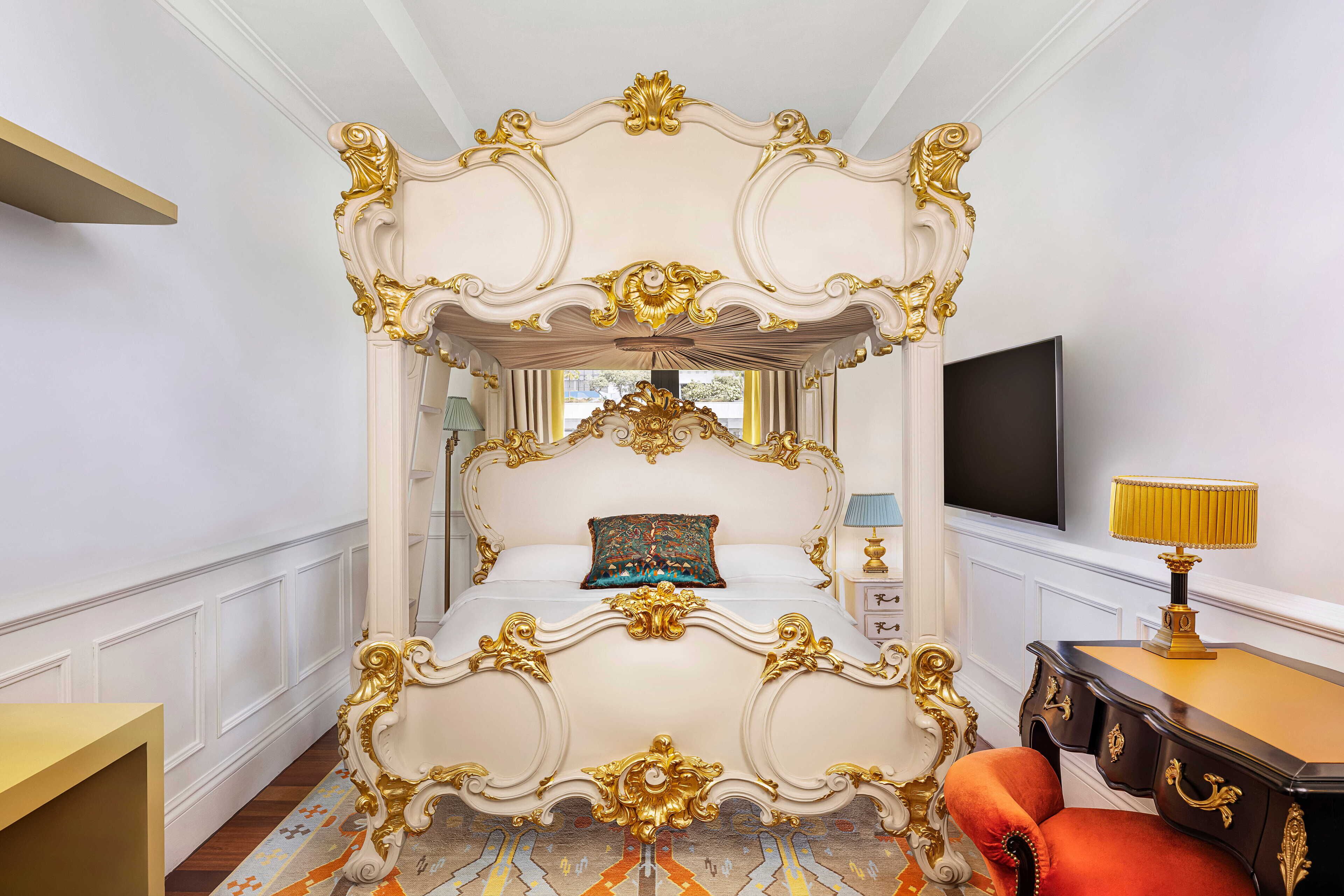 Royal Classic Queen Room