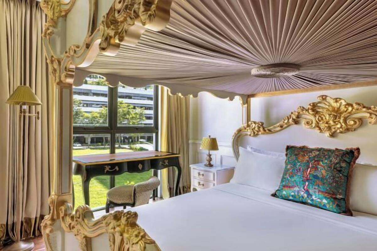 Egyptian cotton sheets, premium bedding, pillow-top beds, minibar