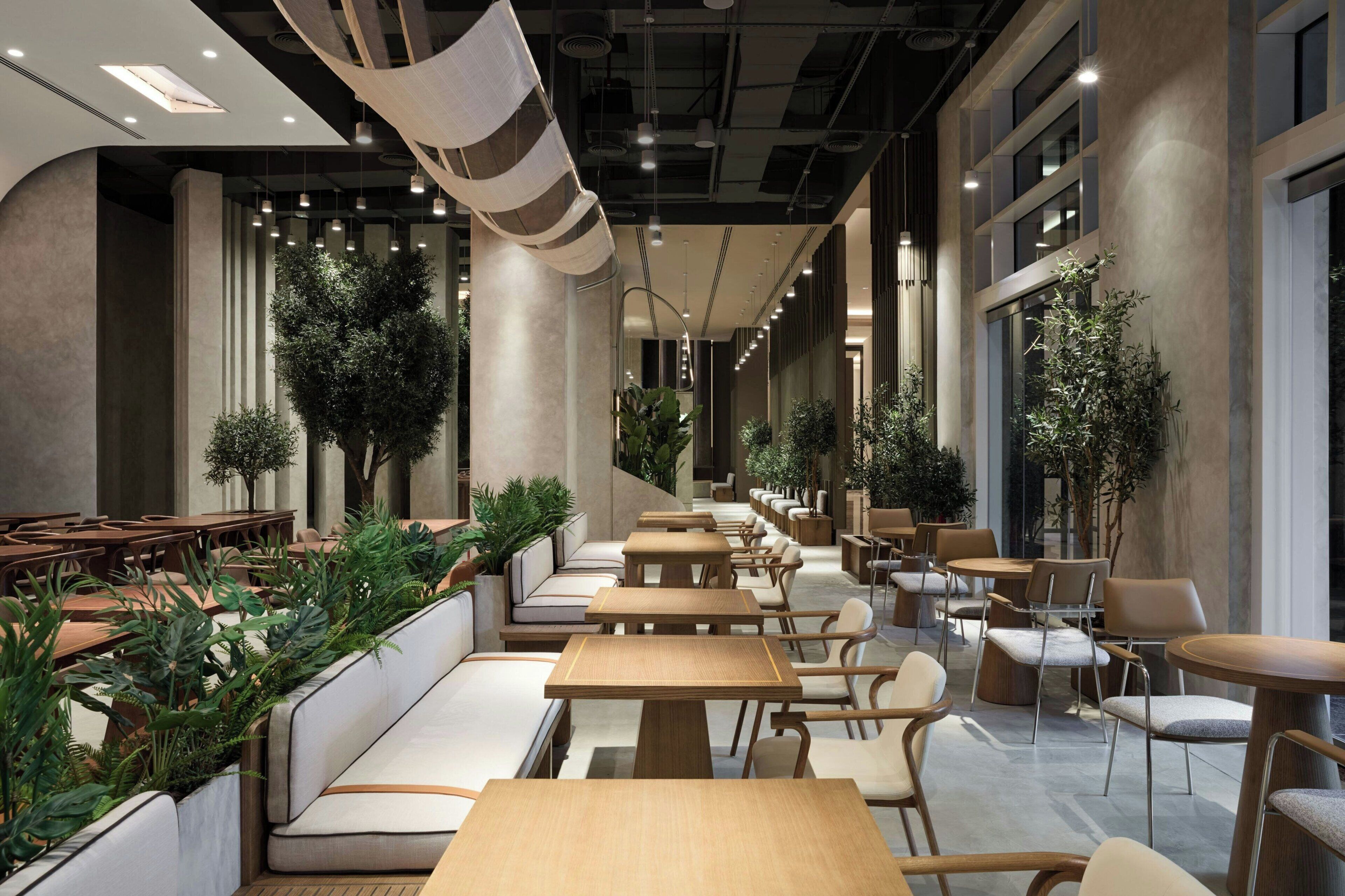 6 restaurants servant le déjeuner et le dîner, plats Cuisine belge