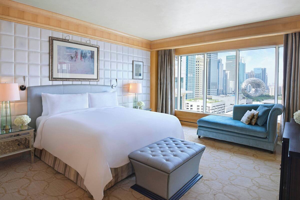 Quarto casal real, 1 cama King | Lençóis italianos Frette, roupas de cama premium, edredons de pluma