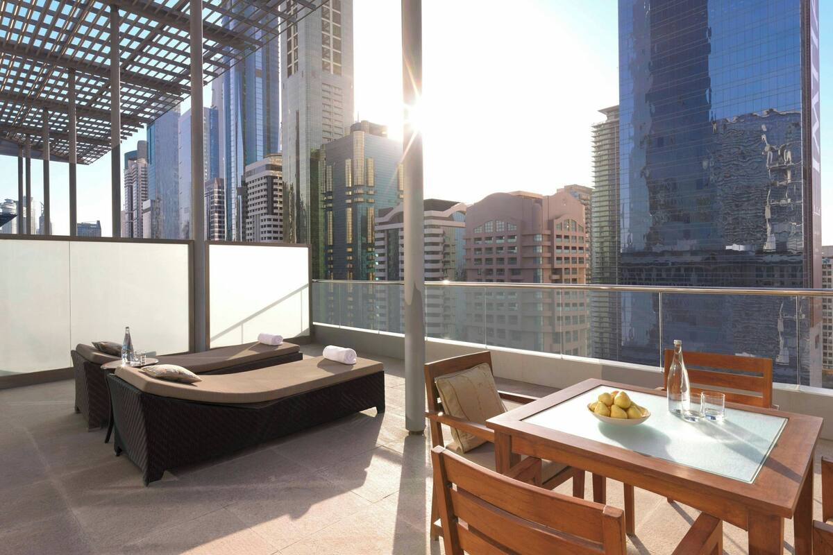 Quarto casal club, 1 cama King, sacada | Lençóis italianos Frette, roupas de cama premium, edredons de pluma