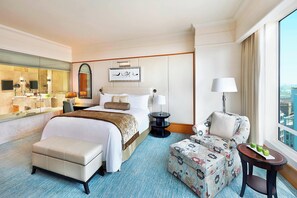 Club room with Lounge Access | Frette Italian sheets, premium bedding, down comforters, minibar