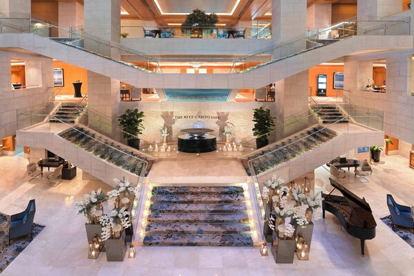 Lobby - The Ritz-Carlton, Dubai International Financial Centre (Dubai)