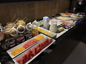 Gratis morgenmadsbuffet hver dag