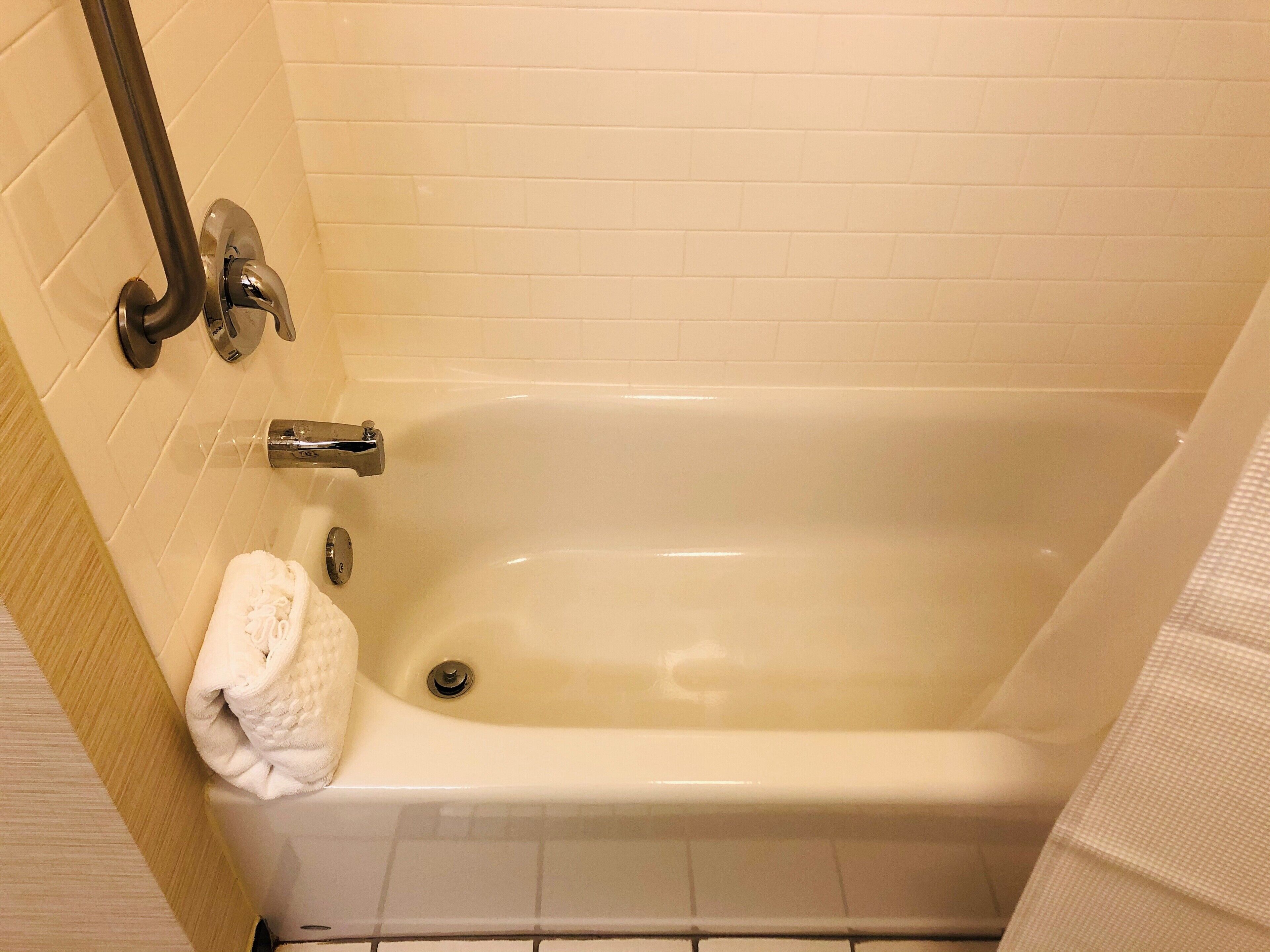 deep-soaking bathtub