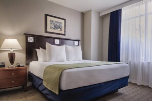 Een strijkplank/strijkijzer, gratis babybedden, gratis wifi, beddengoed