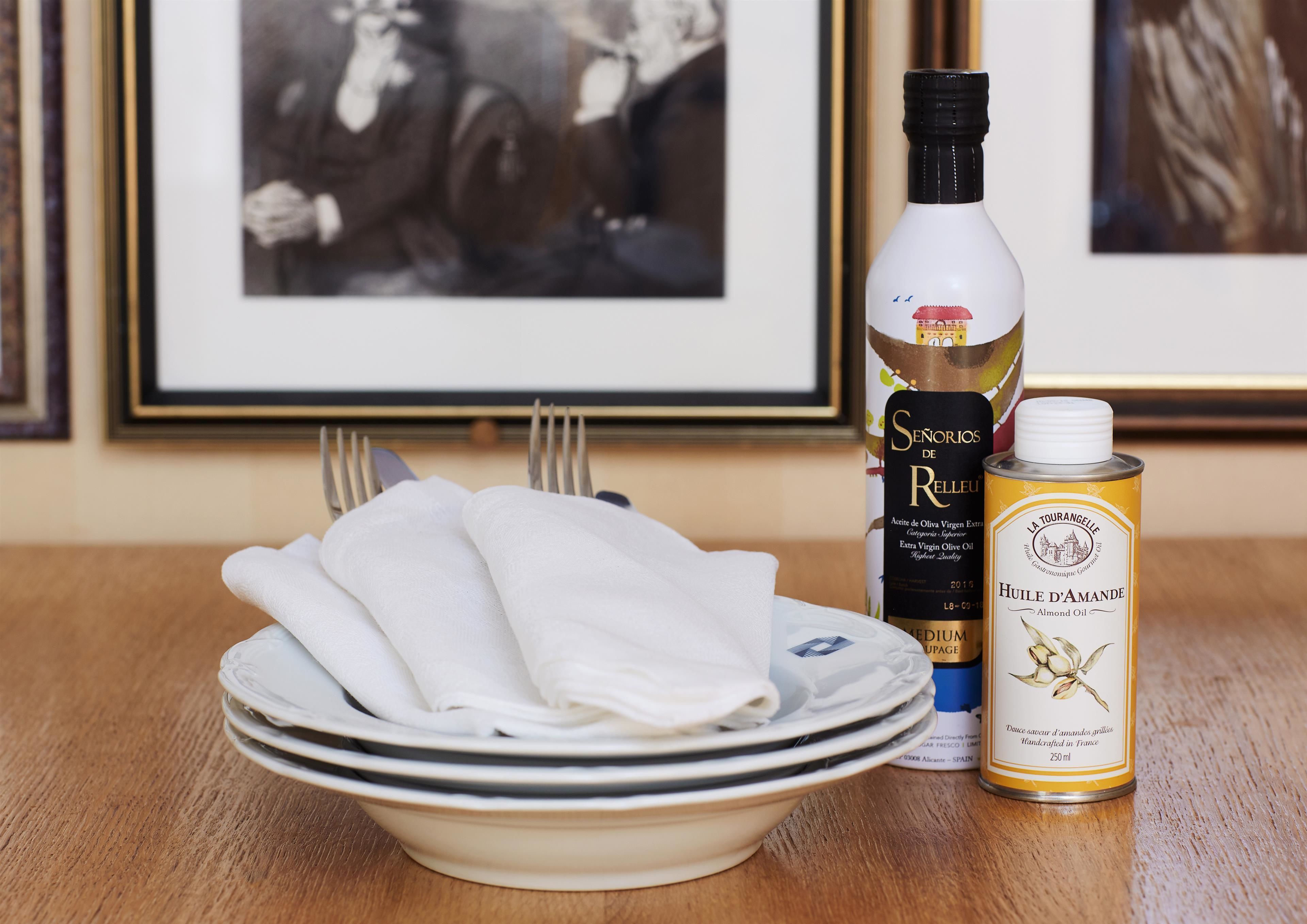 executive apartment, kitchenette | hypo-allergenic bedding, down duvets, free minibar, in-room safe