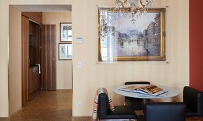 Executive Suite | Hypo-allergenic bedding, down comforters, in-room safe, desk - Living Hotel an der Oper (Vienna)