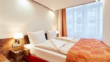 Business Double Room | Hypo-allergenic bedding available, down comforters, in-room safe, desk