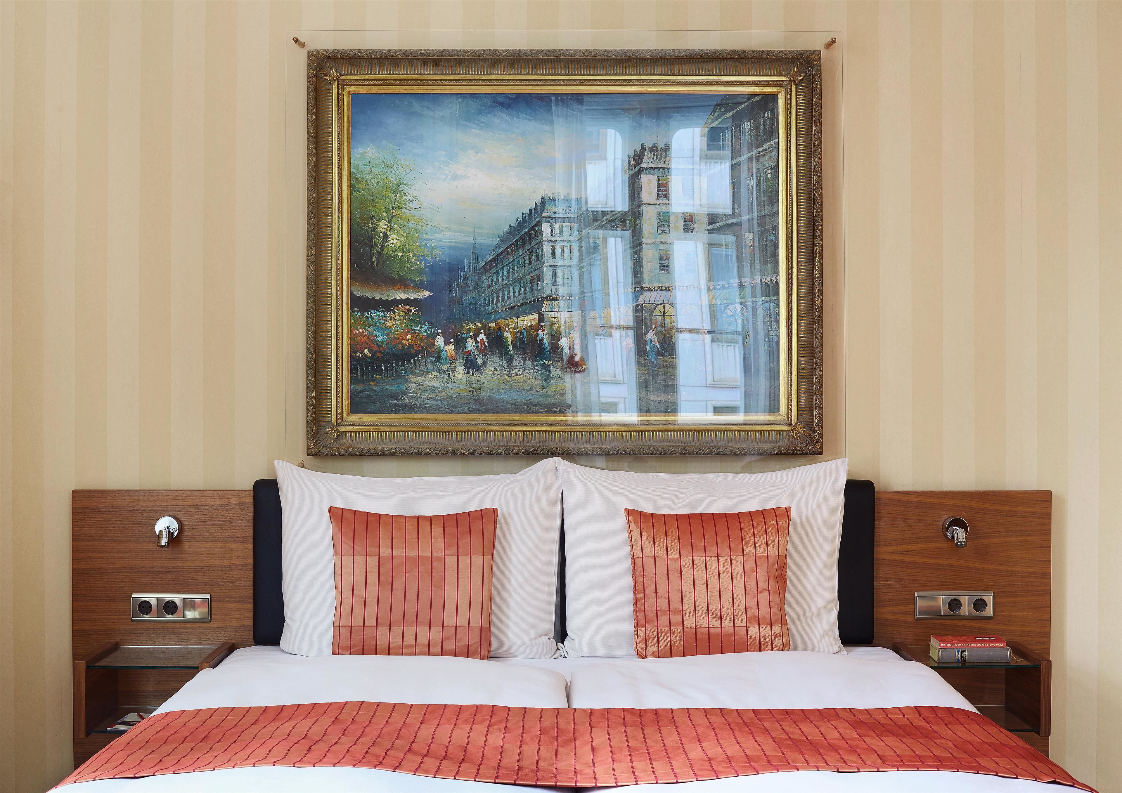 executive suite | hypo-allergenic bedding, down duvets, free minibar, in-room safe